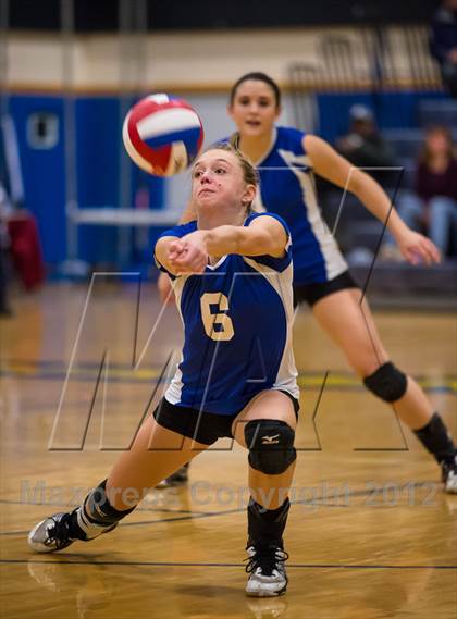 Thumbnail 3 in Darien vs. Cheshire (CIAC Class LL Final) photogallery.