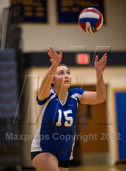 Thumbnail 3 in Darien vs. Cheshire (CIAC Class LL Final) photogallery.