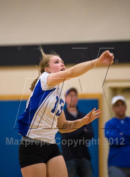 Thumbnail 1 in Darien vs. Cheshire (CIAC Class LL Final) photogallery.