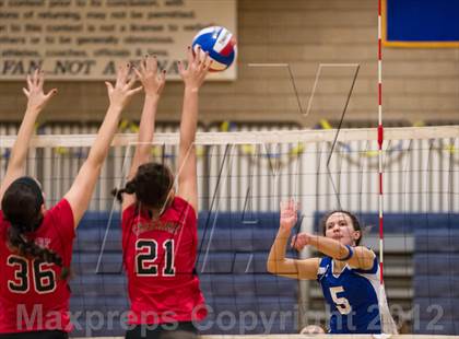 Thumbnail 3 in Darien vs. Cheshire (CIAC Class LL Final) photogallery.