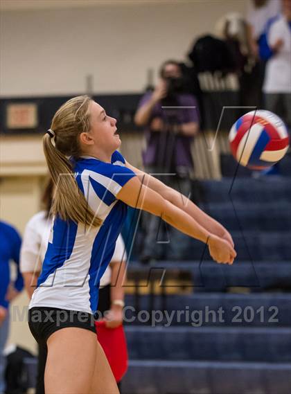 Thumbnail 1 in Darien vs. Cheshire (CIAC Class LL Final) photogallery.