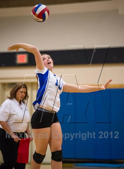 Thumbnail 1 in Darien vs. Cheshire (CIAC Class LL Final) photogallery.