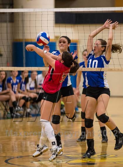 Thumbnail 1 in Darien vs. Cheshire (CIAC Class LL Final) photogallery.