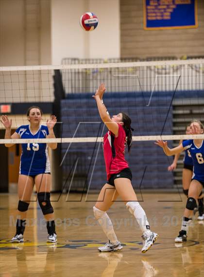 Thumbnail 1 in Darien vs. Cheshire (CIAC Class LL Final) photogallery.