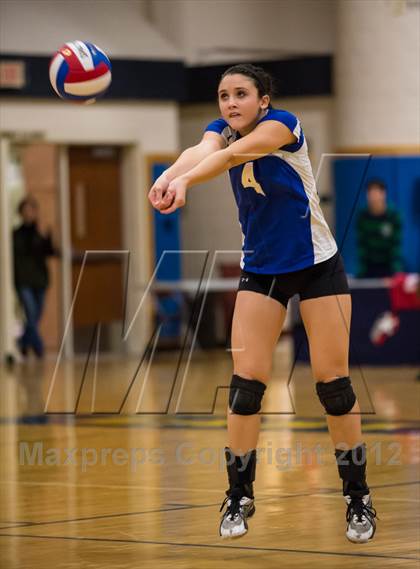 Thumbnail 2 in Darien vs. Cheshire (CIAC Class LL Final) photogallery.