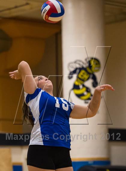 Thumbnail 3 in Darien vs. Cheshire (CIAC Class LL Final) photogallery.