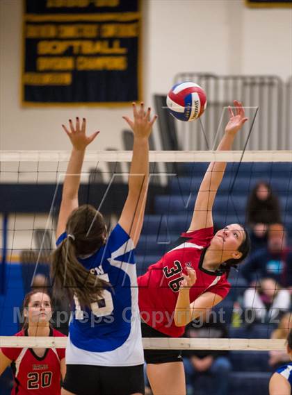 Thumbnail 2 in Darien vs. Cheshire (CIAC Class LL Final) photogallery.
