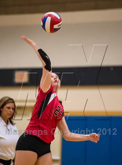 Thumbnail 3 in Darien vs. Cheshire (CIAC Class LL Final) photogallery.