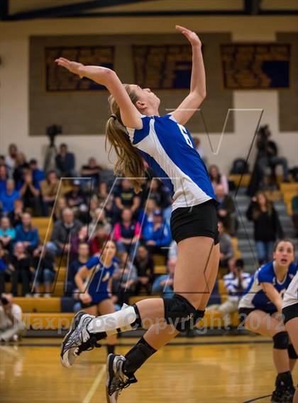 Thumbnail 3 in Darien vs. Cheshire (CIAC Class LL Final) photogallery.
