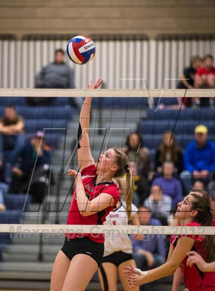 Thumbnail 2 in Darien vs. Cheshire (CIAC Class LL Final) photogallery.