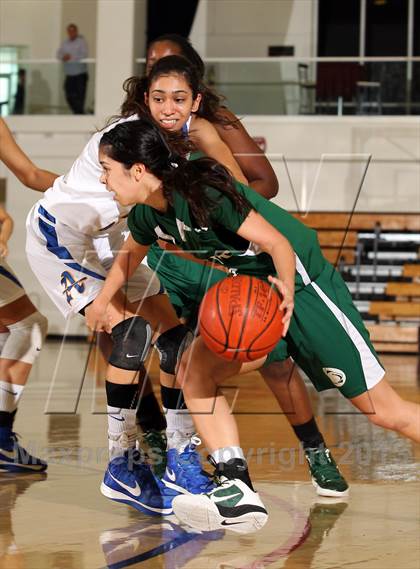 Thumbnail 2 in Bishop Amat vs Bonita (SoCal Shootout) photogallery.