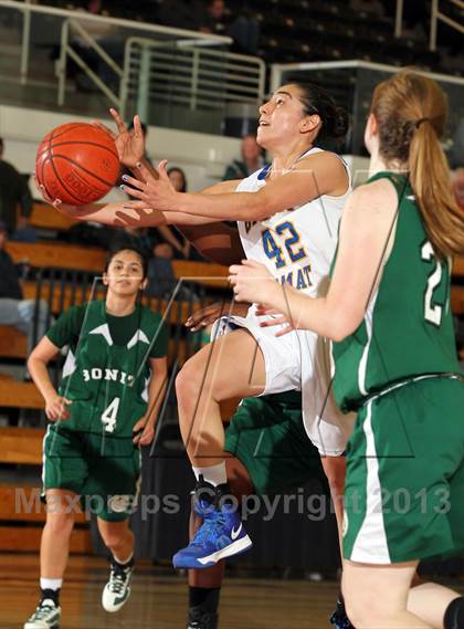 Thumbnail 1 in Bishop Amat vs Bonita (SoCal Shootout) photogallery.