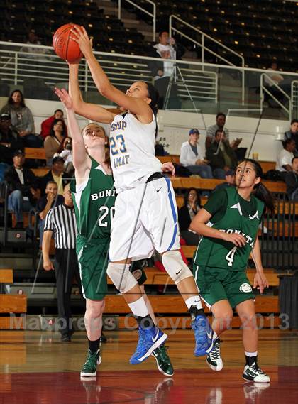 Thumbnail 2 in Bishop Amat vs Bonita (SoCal Shootout) photogallery.