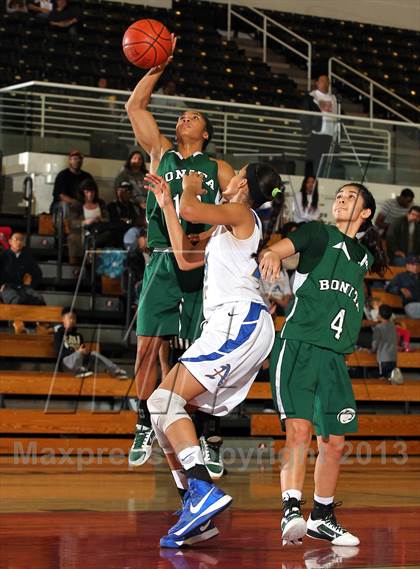 Thumbnail 2 in Bishop Amat vs Bonita (SoCal Shootout) photogallery.
