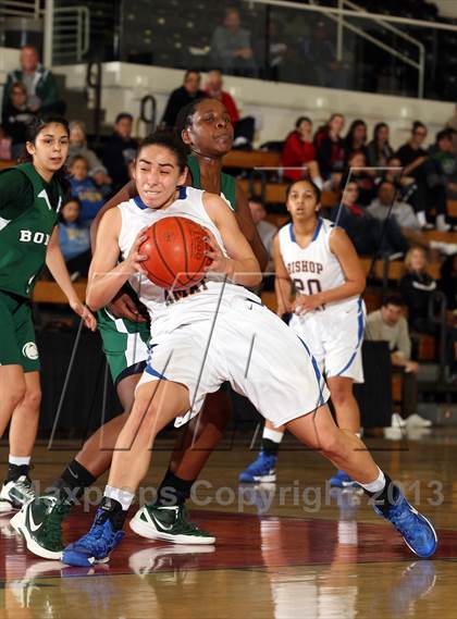 Thumbnail 3 in Bishop Amat vs Bonita (SoCal Shootout) photogallery.