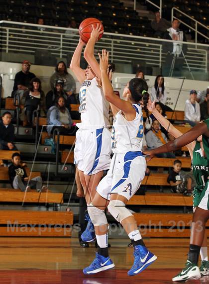 Thumbnail 2 in Bishop Amat vs Bonita (SoCal Shootout) photogallery.