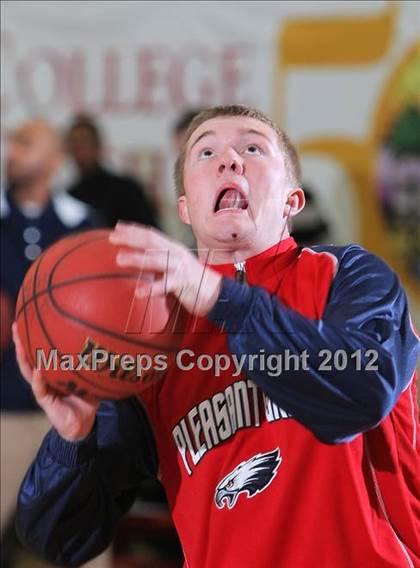 Thumbnail 3 in Pleasant Grove, CA vs. Pleasant Grove, UT (MaxPreps Holiday Classic) photogallery.
