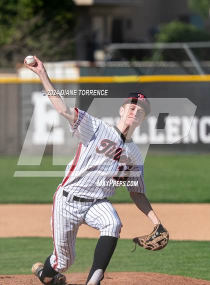 Thumbnail 3 in Foothill @ Tustin photogallery.