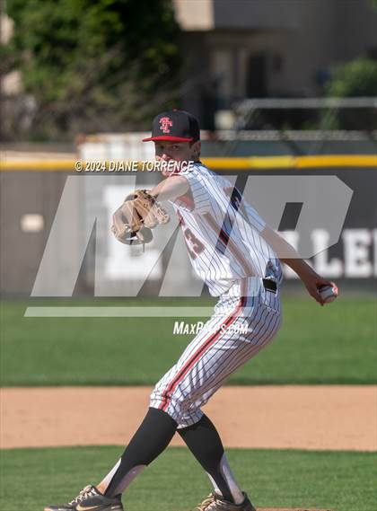 Thumbnail 3 in Foothill @ Tustin photogallery.