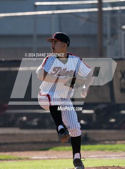 Thumbnail 3 in Foothill @ Tustin photogallery.