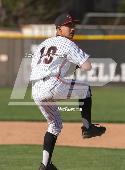 Thumbnail 3 in Foothill @ Tustin photogallery.