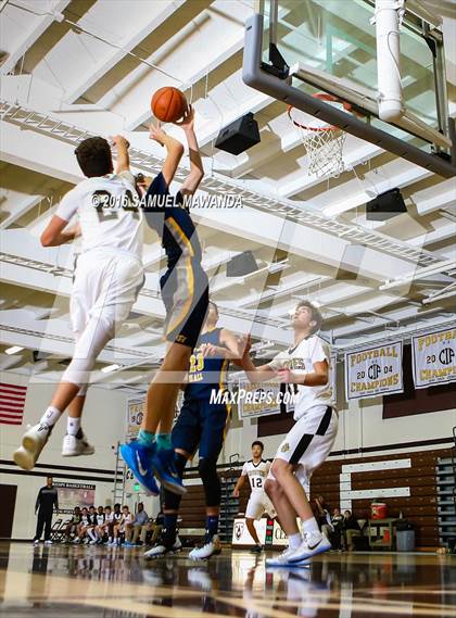 Thumbnail 2 in Calabasas vs Campbell Hall (Sierra Canyon Invitational) photogallery.