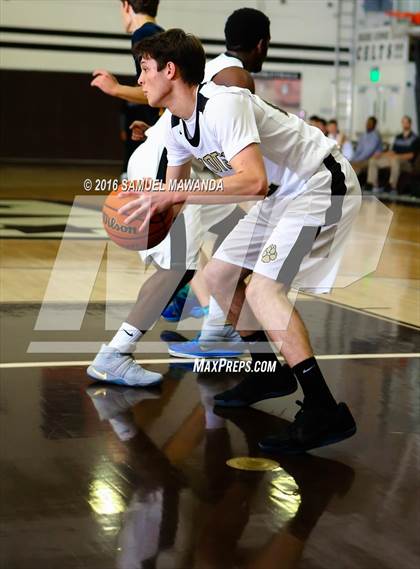 Thumbnail 2 in Calabasas vs Campbell Hall (Sierra Canyon Invitational) photogallery.