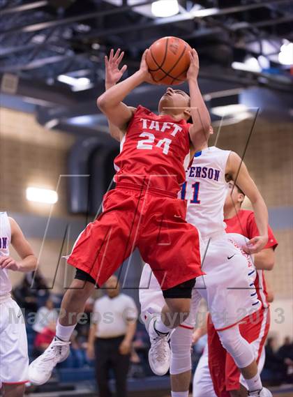 Thumbnail 3 in Taft @ Jefferson (SAISD Invitational) photogallery.