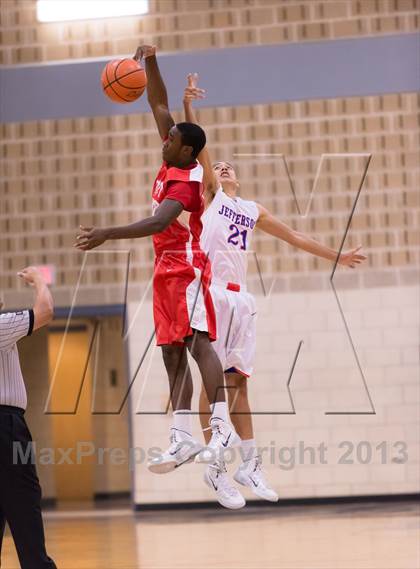 Thumbnail 2 in Taft @ Jefferson (SAISD Invitational) photogallery.