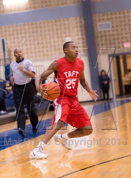 Thumbnail 2 in Taft @ Jefferson (SAISD Invitational) photogallery.