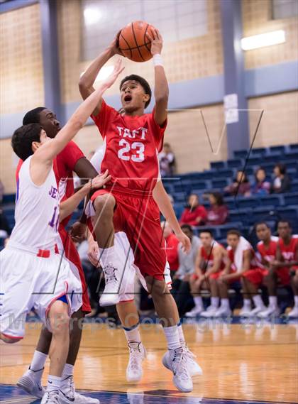Thumbnail 3 in Taft @ Jefferson (SAISD Invitational) photogallery.