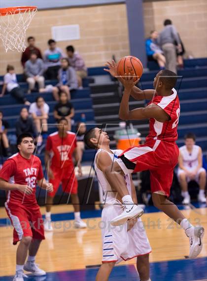 Thumbnail 3 in Taft @ Jefferson (SAISD Invitational) photogallery.