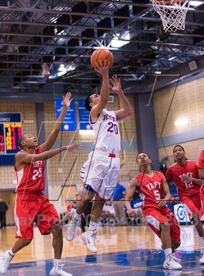 Thumbnail 3 in Taft @ Jefferson (SAISD Invitational) photogallery.