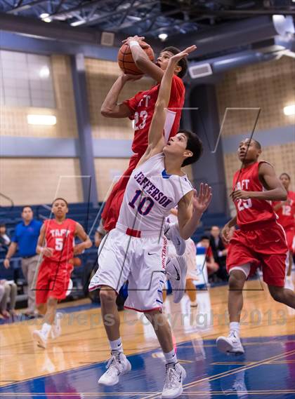 Thumbnail 2 in Taft @ Jefferson (SAISD Invitational) photogallery.