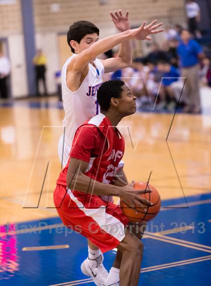 Thumbnail 2 in Taft @ Jefferson (SAISD Invitational) photogallery.