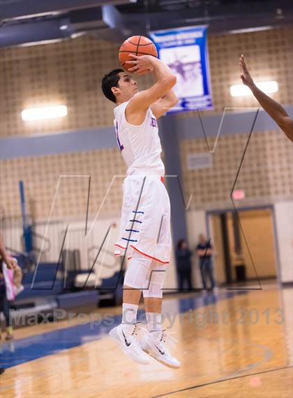 Thumbnail 3 in Taft @ Jefferson (SAISD Invitational) photogallery.