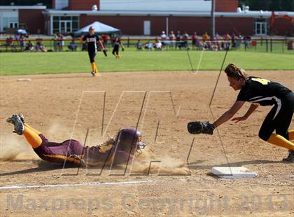 Thumbnail 1 in Elk County Catholic vs. Keystone (PIAA District IX Class A Final) photogallery.