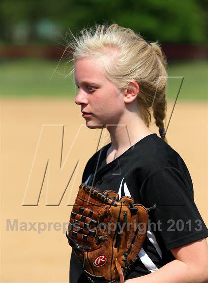 Thumbnail 1 in Elk County Catholic vs. Keystone (PIAA District IX Class A Final) photogallery.