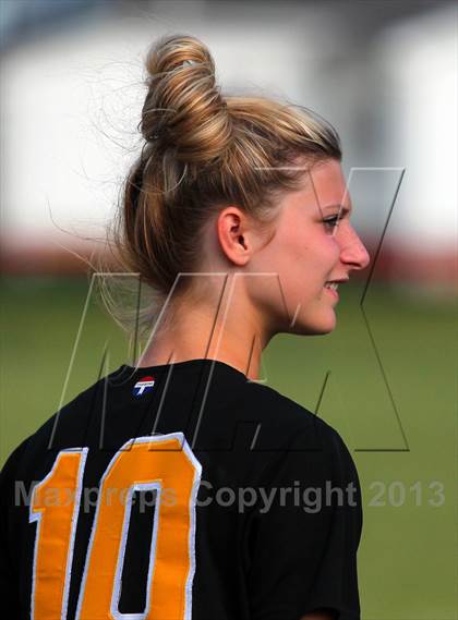 Thumbnail 3 in Elk County Catholic vs. Keystone (PIAA District IX Class A Final) photogallery.