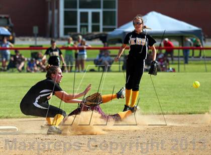 Thumbnail 3 in Elk County Catholic vs. Keystone (PIAA District IX Class A Final) photogallery.