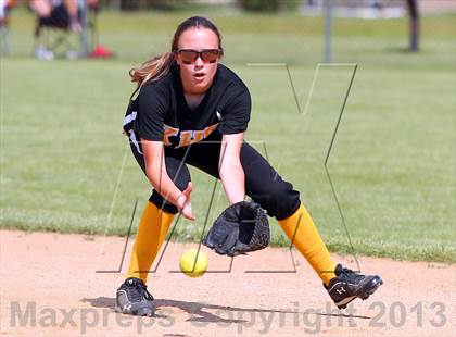Thumbnail 3 in Elk County Catholic vs. Keystone (PIAA District IX Class A Final) photogallery.