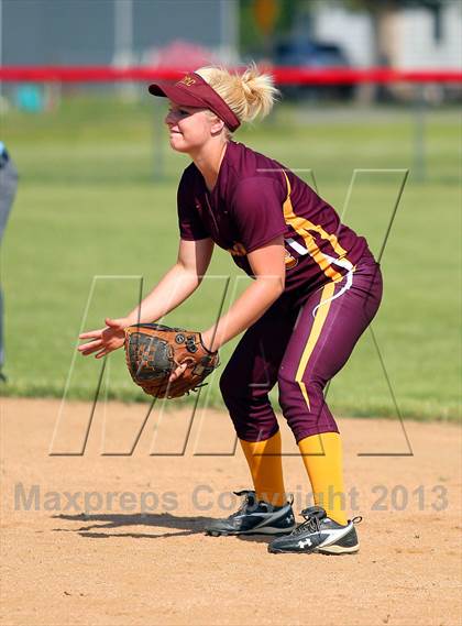 Thumbnail 1 in Elk County Catholic vs. Keystone (PIAA District IX Class A Final) photogallery.