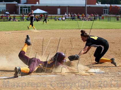 Thumbnail 2 in Elk County Catholic vs. Keystone (PIAA District IX Class A Final) photogallery.