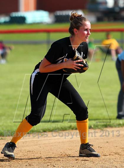 Thumbnail 2 in Elk County Catholic vs. Keystone (PIAA District IX Class A Final) photogallery.
