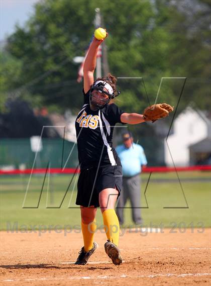 Thumbnail 2 in Elk County Catholic vs. Keystone (PIAA District IX Class A Final) photogallery.