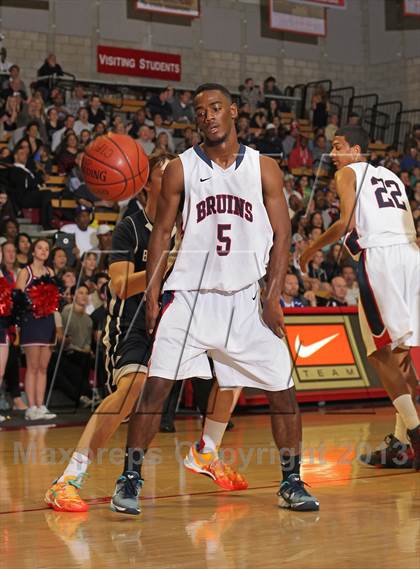 Thumbnail 2 in Brentwood School vs. Pacific Hills (CIF SS 4A Final) photogallery.