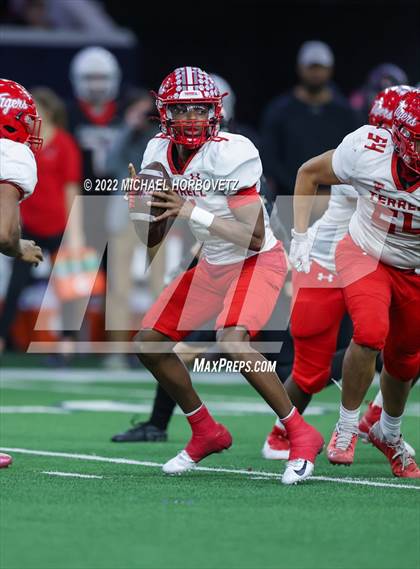 Thumbnail 3 in Terrell vs. Melissa (UIL 5A Regional Semi-Finals) photogallery.