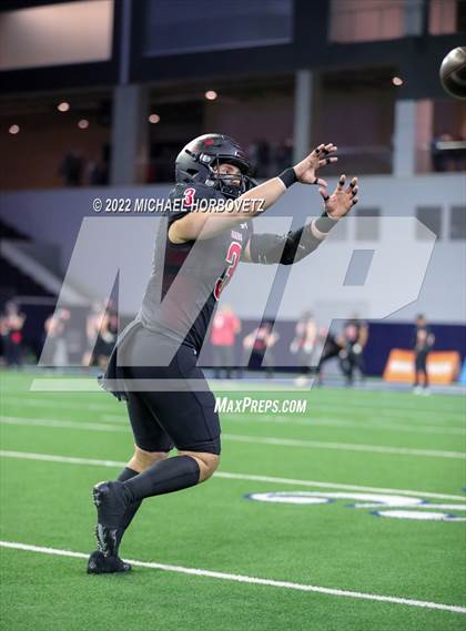 Thumbnail 3 in Terrell vs. Melissa (UIL 5A Regional Semi-Finals) photogallery.