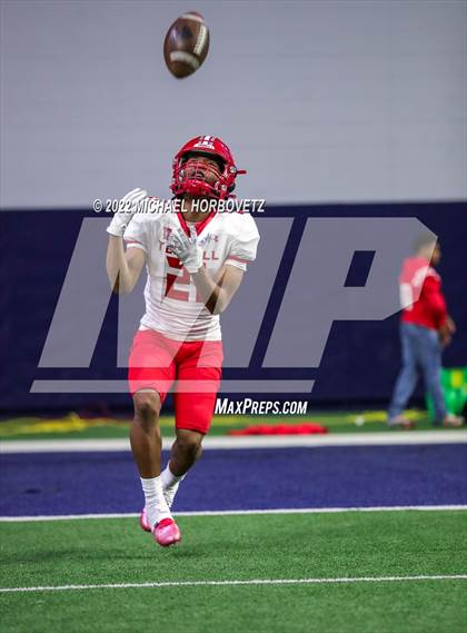 Thumbnail 2 in Terrell vs. Melissa (UIL 5A Regional Semi-Finals) photogallery.