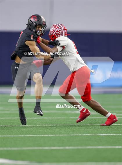 Thumbnail 2 in Terrell vs. Melissa (UIL 5A Regional Semi-Finals) photogallery.